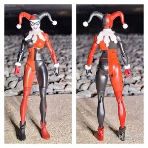 TM & DC Comics/Classic Harley Quinn Loos Figure Batman Suicide Squad Collectible